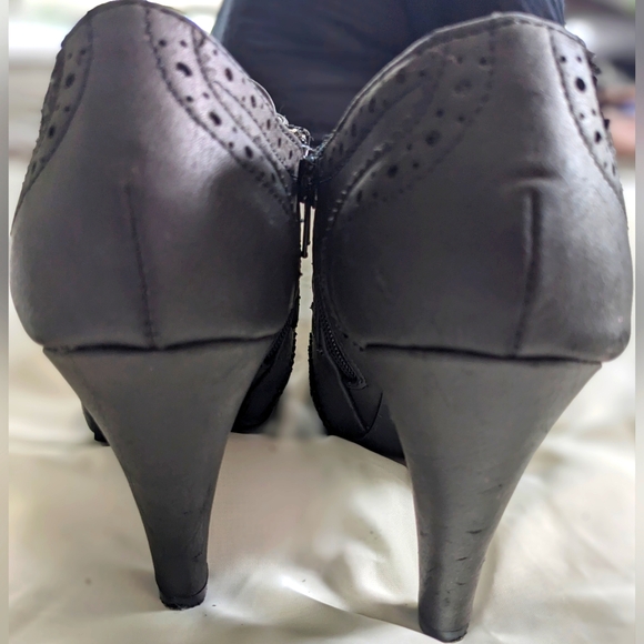 Shi by Journeys Women's Ankle Booties - Picture 11 of 15